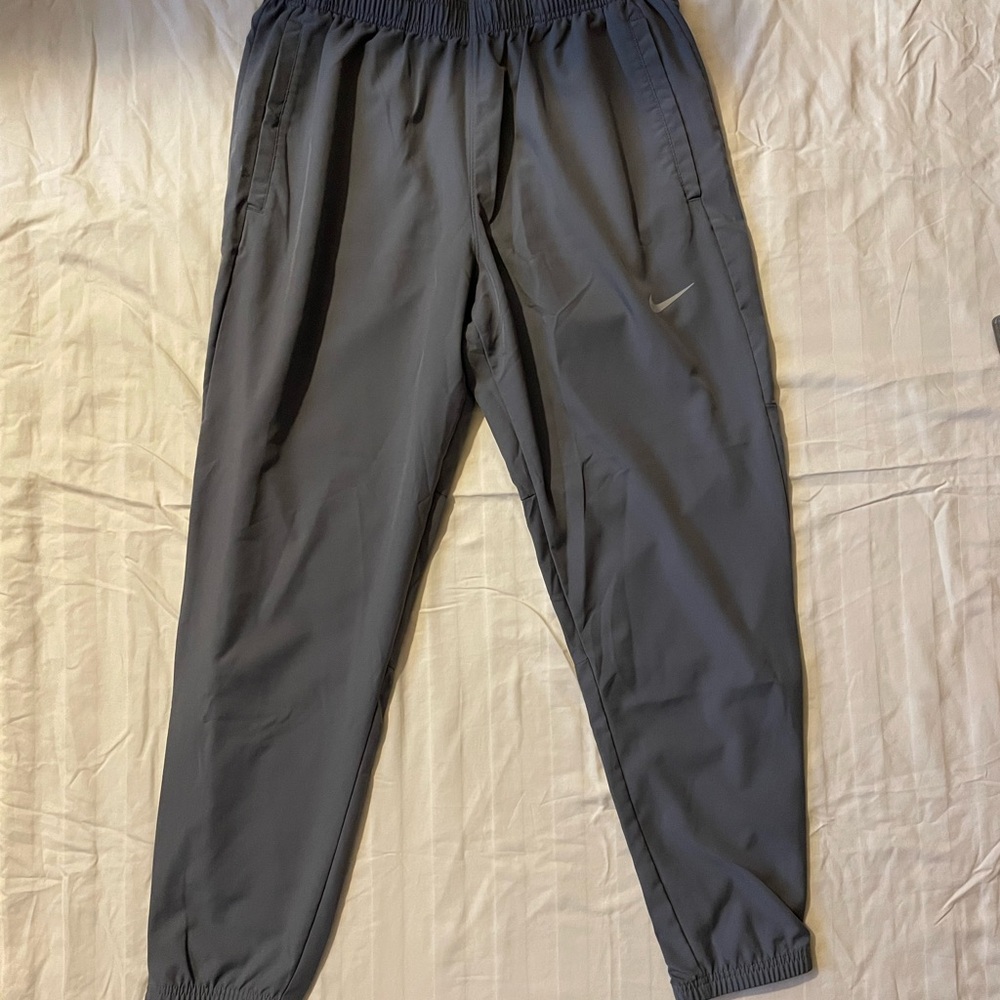 Nike Men's Gray Challenger Jogger Sweatpants